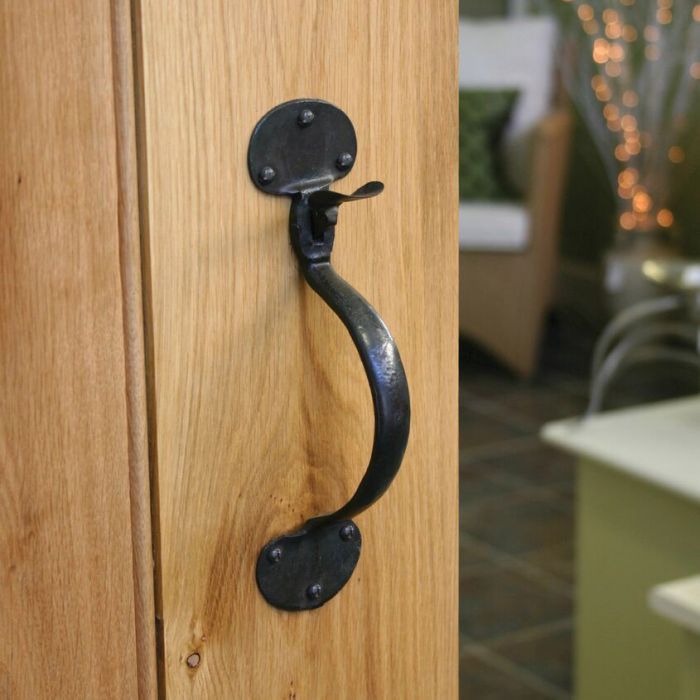 Thumb latch clearance