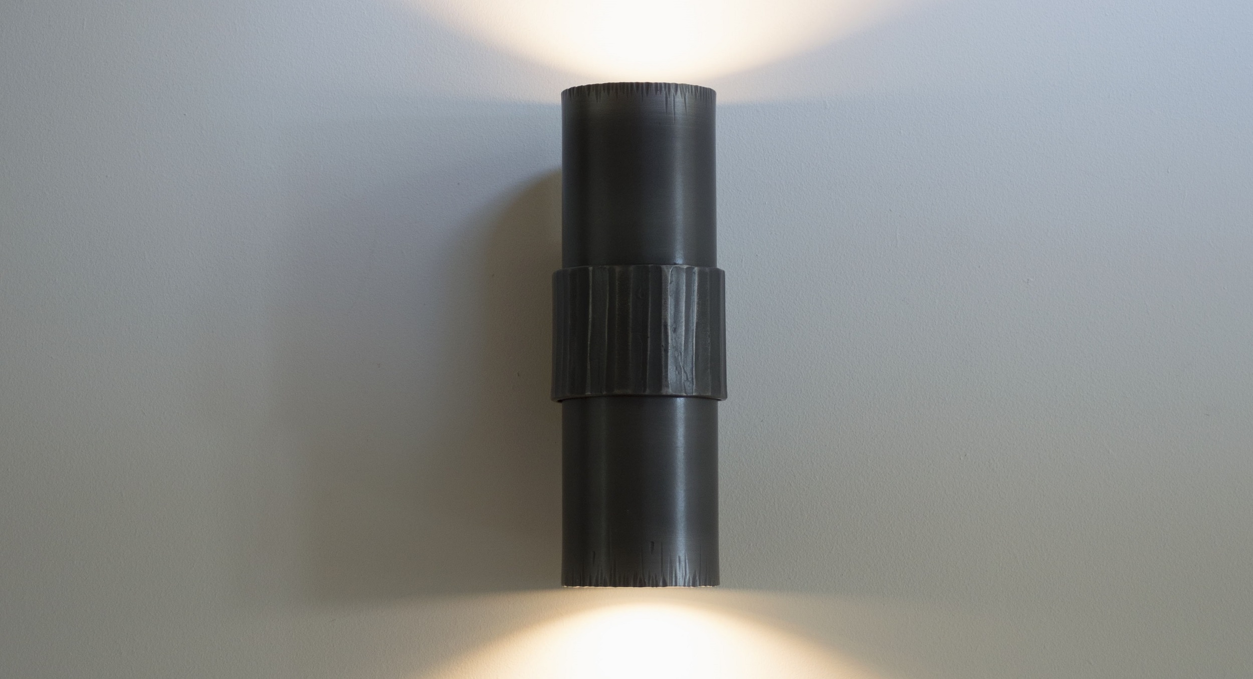 Press release - New up-and-down light is a win-win for wall lighting